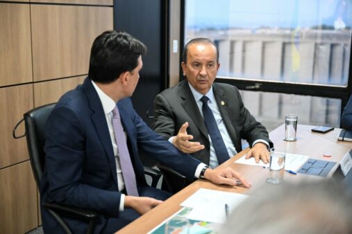 Em Brasília, governador participa de reunião para definir obra de alargamento da Baía da Babitonga