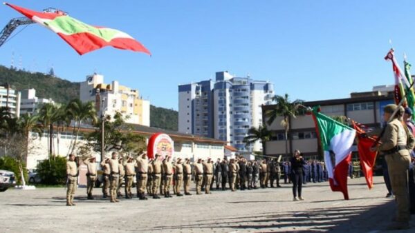 Polícia Militar e Corpo de Bombeiros de Santa Catarina realizam promoção de oficiais e praças