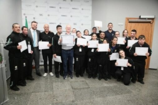 Grupo de dança da Apae de Lages é homenageado na Alesc