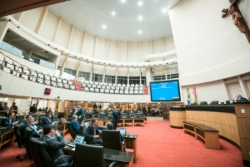 Sessão tem críticas ao Governo Federal