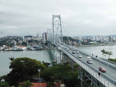 Ponte Hercílio aberta ao tráfego de veículos neste sábado