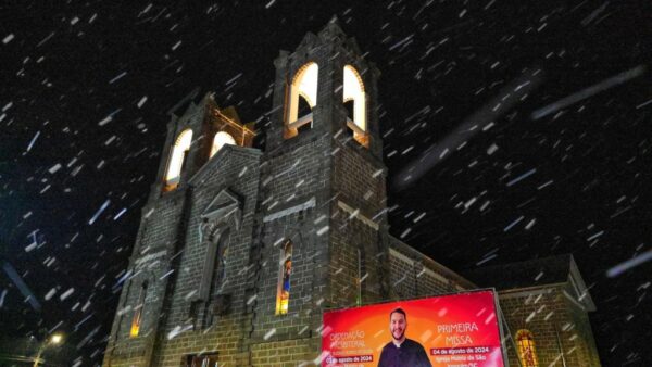 São Joaquim registra neve entre a noite desta sexta e madrugada de sábado