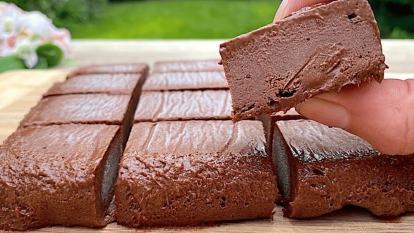 Bolo de Chocolate Delicioso em 5 Minutos: Sem Farinha e Sem Açúcar