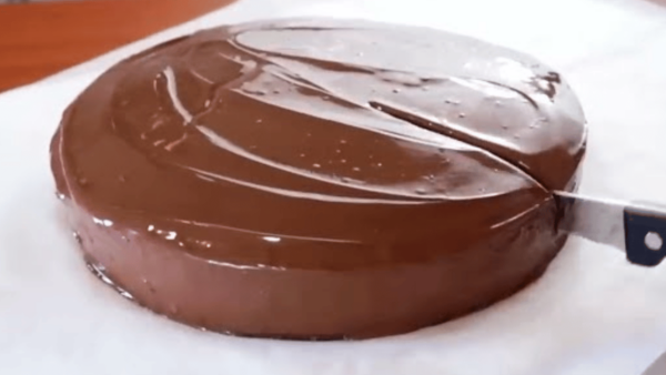 Bolo de Chocolate de Micro-ondas com Cobertura de Chocolate