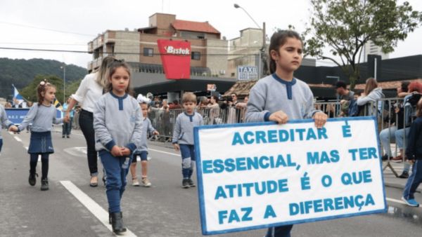 Desfile de 7 de Setembro Celebra 60 Anos de Balneário Camboriú