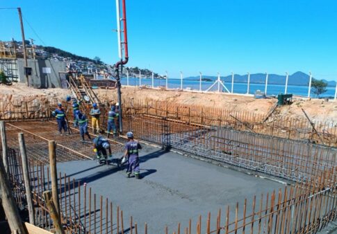 CASAN faz concretagem de novo tanque da ETE Insular em Florianópolis