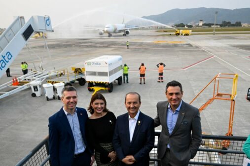 Governador recebe primeiro voo da TAP direto de Portugal para Santa Catarina