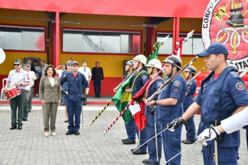 Aniversário de 98 anos do Corpo de Bombeiros Militar é marcado por homenagens, entrega de viaturas e equipamentos