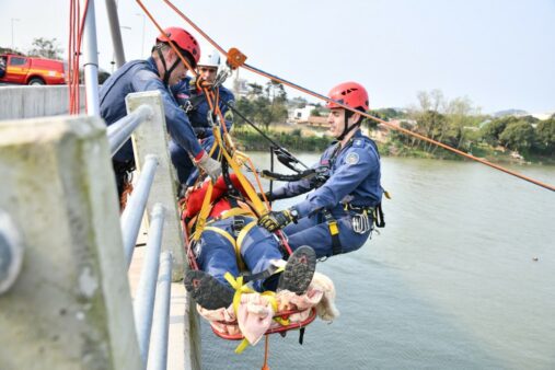 Corpo de Bombeiros Militar de Santa Catarina realiza curso de salvamento em altura para oficiais