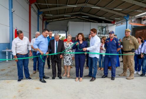 Governadora em exercício entrega draga que vai garantir segurança dos pescadores e consolidar a economia em Balneário Barra do Sul