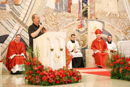 Jorginho Mello acompanha ato de Elevação da primeira Basílica de Santa Catarina, em Içara