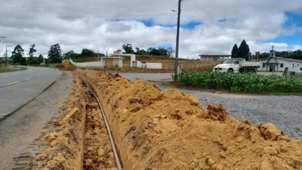 Casan reforça abastecimento de Imbuia com mais 3,8 km de novas redes