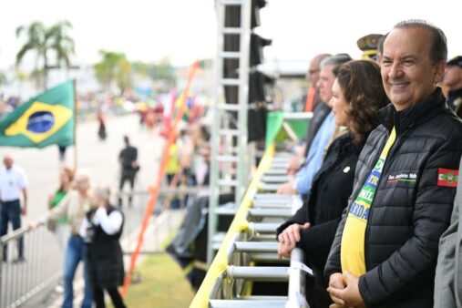 Verde e amarelo tomam conta da Beira-Mar Continental no Desfile da Independência em Florianópolis