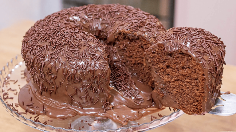 Bolo Vulcão de Chocolate com Recheio Cremoso