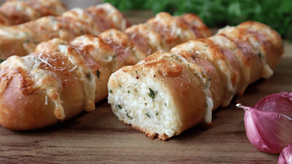 Pão de Alho Caseiro: Receita Rápida para Acompanhar o Churrasco