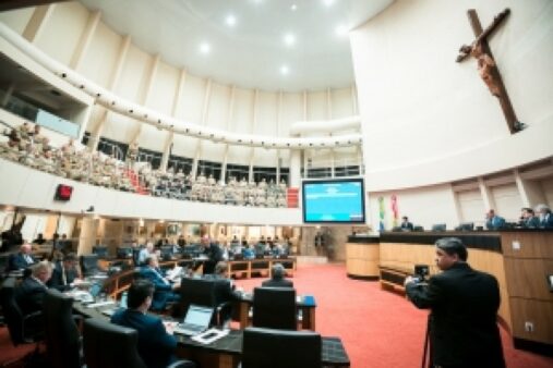 Assembleia autoriza Estado a fazer empréstimos junto ao Bird