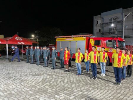 Projeto Jovem Guarda-Vidas: primeira turma de Itapoá realiza travessia em mar aberto e participa de formatura