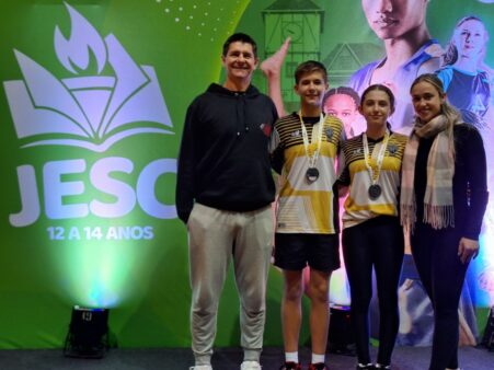 Adolescentes que treinam Badminton em ação da Udesc Alto Vale vão representar SC em competições nacionais