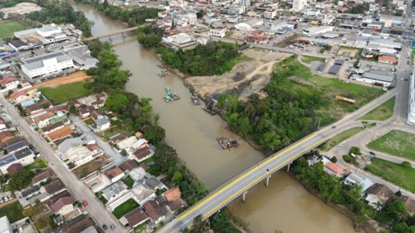 Obras da dragagem do Rio Itajaí-Açu avançam e levam mais segurança para Rio do Sul e região