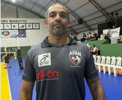 Título em dose dupla em eventos da Fesporte emociona treinador de vôlei durante a Olesc 2024