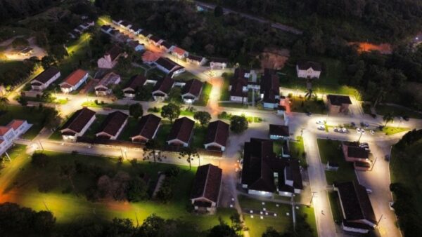 Saúde em Obras: Estado revitaliza iluminação externa do Hospital Santa Teresa em São Pedro de Alcântara