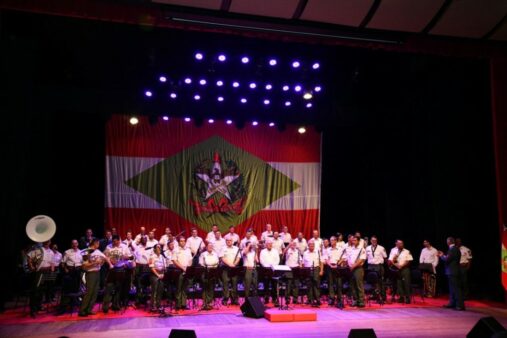 Banda de Música do Corpo de Bombeiros Militar emociona público com concerto em Florianópolis