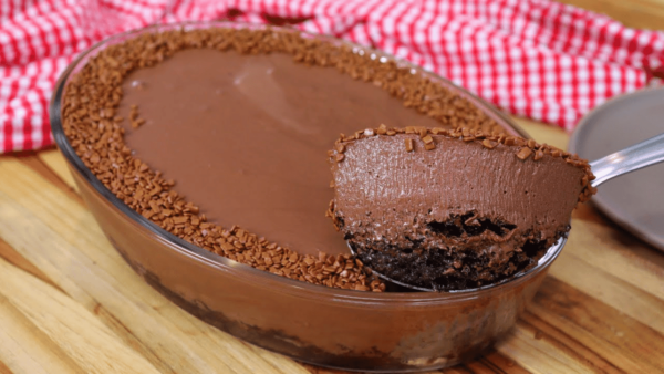 Aprenda a Fazer um Irresistível Mousse de Brigadeiro na Travessa, uma Sobremesa Fácil e Cremosa