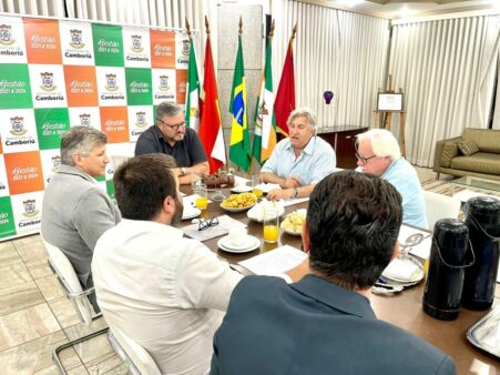 Prefeito de Camboriú recebe prefeito eleito para primeira reunião de transição