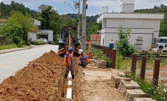 Casan investe R$ 700 mil em novas redes para Santo Amaro da Imperatriz e Águas Mornas