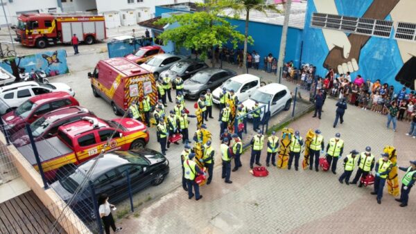 Corpo de Bombeiros Militar realiza simulado de evacuação e resgate de vítimas em ocorrência de deslizamento