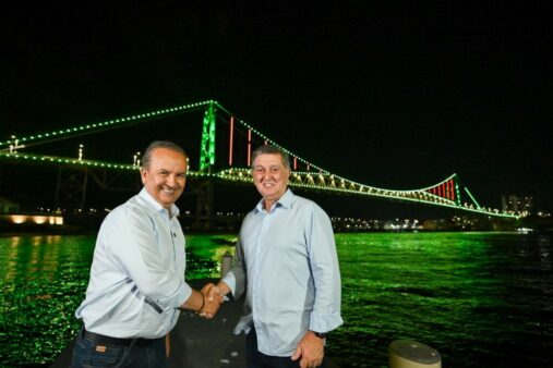 Governador Jorginho Mello acompanha novo teste de iluminação cênica da Ponte Hercílio Luz