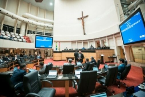 Deputados destacam dia da alimentação e pontos de descanso nas rodovias