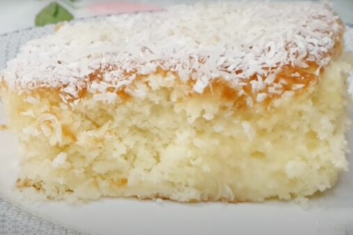 Receita de Bolo de Coco Molhadinho: Uma Delícia Irresistível