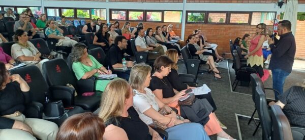 Educação Especial nas escolas da rede estadual é tema de evento em São José