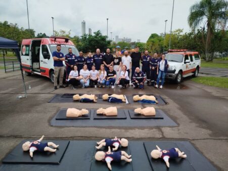 Em Blumenau, Saúde promove ação para ensinar Reanimação Cardiopulmonar