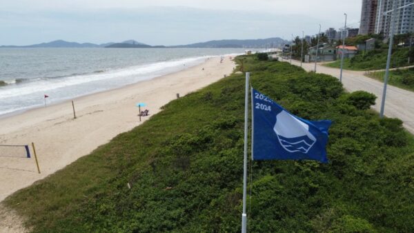 Tratamento de esgoto contribui na conquista da Bandeira Azul em 85% da orla de Balneário Piçarras