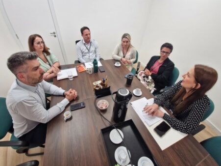 Secretaria do Meio Ambiente e Economia Verde realiza primeira reunião pet friendly