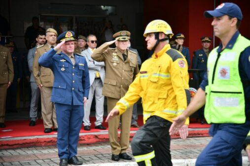 Mais de 200 bombeiros e policiais militares são promovidos em Santa Catarina