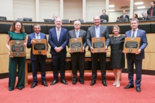 Federação das Apaes presta homenagem a deputados e ex-deputados