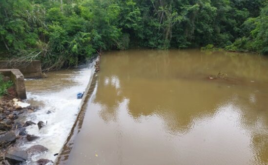 CASAN faz manutenção na Barragem do Rio Camboim em São Miguel do Oeste