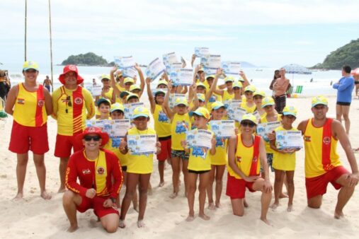 Prevenção: Corpo de Bombeiros Militar de SC já certificou quase 10 mil “alunos golfinhos”