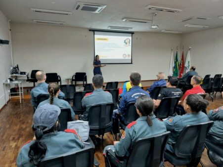 CBMSC participa de encontro sobre saúde mental com acadêmicos de pscicologia em Joaçaba