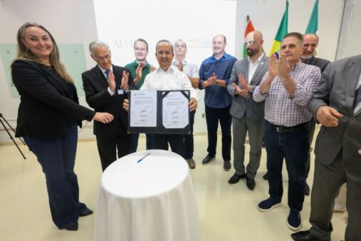 Governador entrega ala pediátrica do Hospital Regional do Oeste e anuncia repasse de R$ 4,8 milhões para novo equipamento