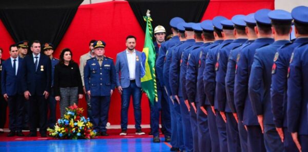 Corpo de Bombeiros Militar de SC realiza formatura de 100 sargentos e entrega medalhas comemorativas