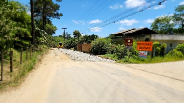 Obras de pavimentação da Estrada Geral do Braço está com duas frentes de trabalhos