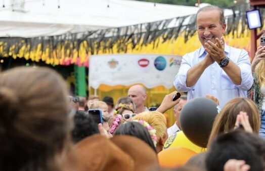 Governador Jorginho Mello acompanha desfile das sociedades de tiro no último dia da 34ª Schützenfest