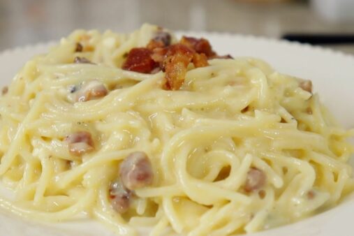 Macarrão à Carbonara Fácil e Rápido