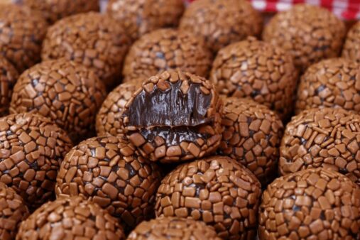 Brigadeiro Gourmet de Chocolate: Receita Perfeita para Fazer e Vender