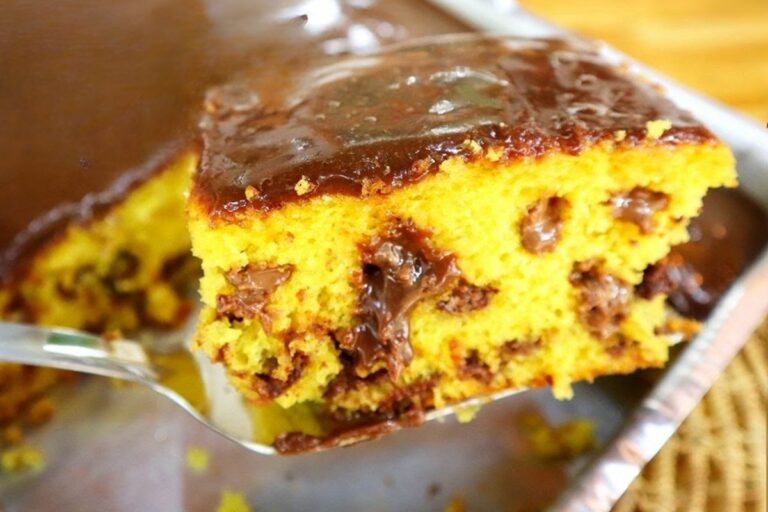 Bolo de Cenoura Trufado com Cobertura de Brigadeiro