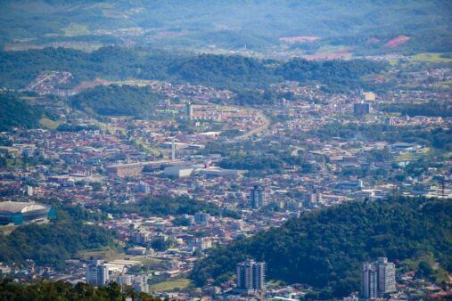 Retomada de transferências voluntárias aos municípios avança com a aprovação da PEC em comissão da Alesc